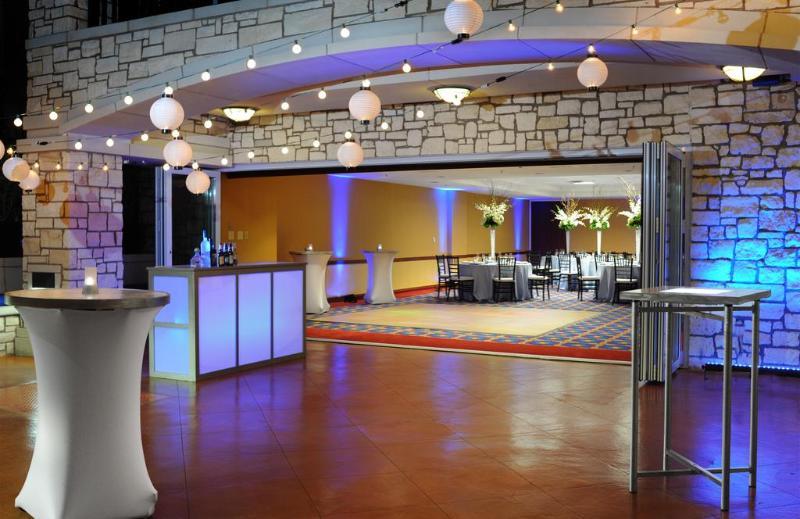 Courtyard By Marriott Riverwalk Hotel 3*