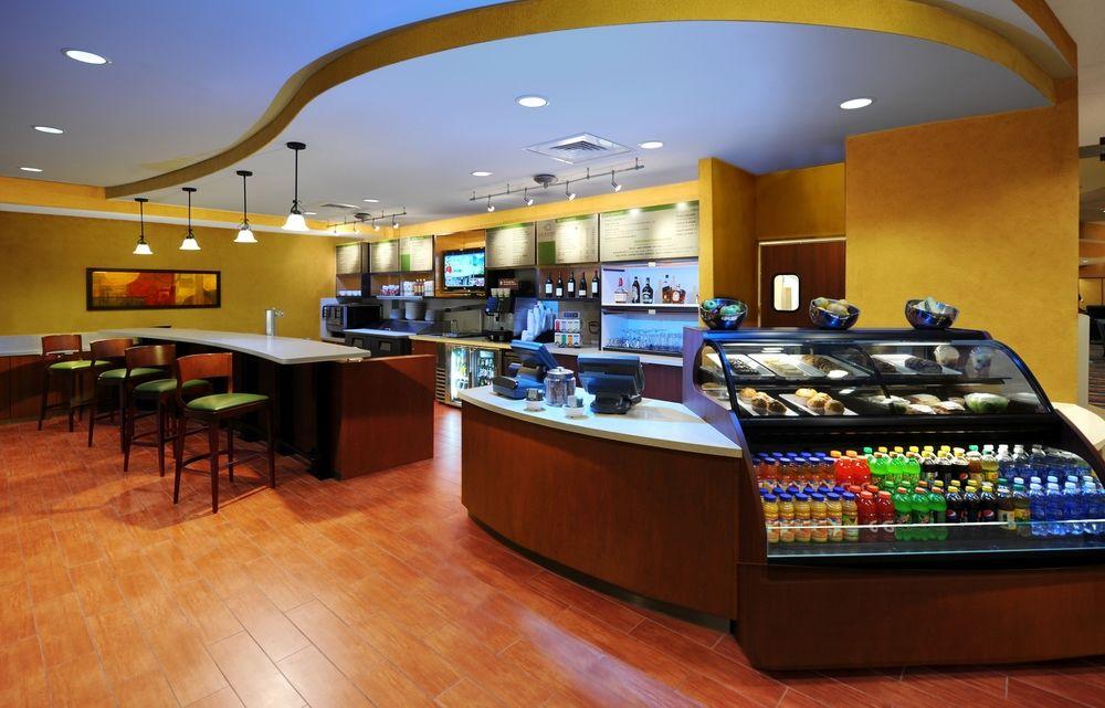 Courtyard By Marriott Riverwalk Hotel 3*