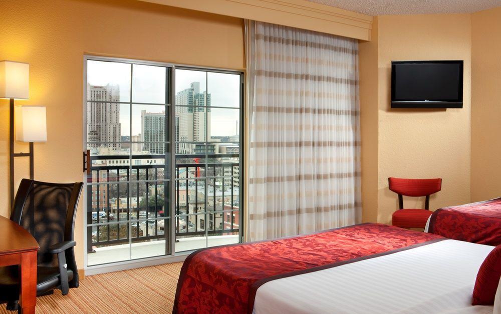 Hotel Courtyard By Marriott Riverwalk 3*