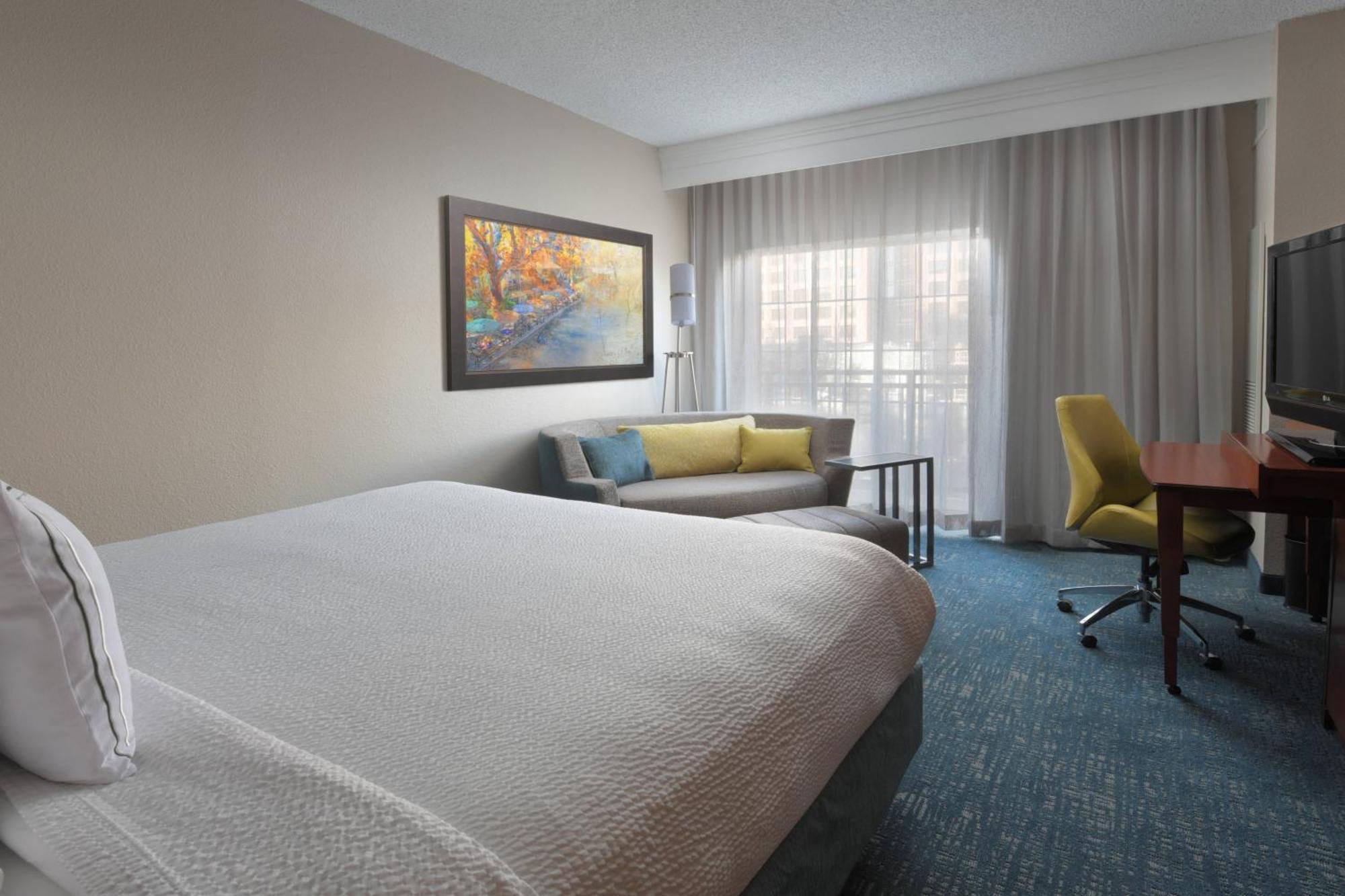 Courtyard By Marriott Riverwalk