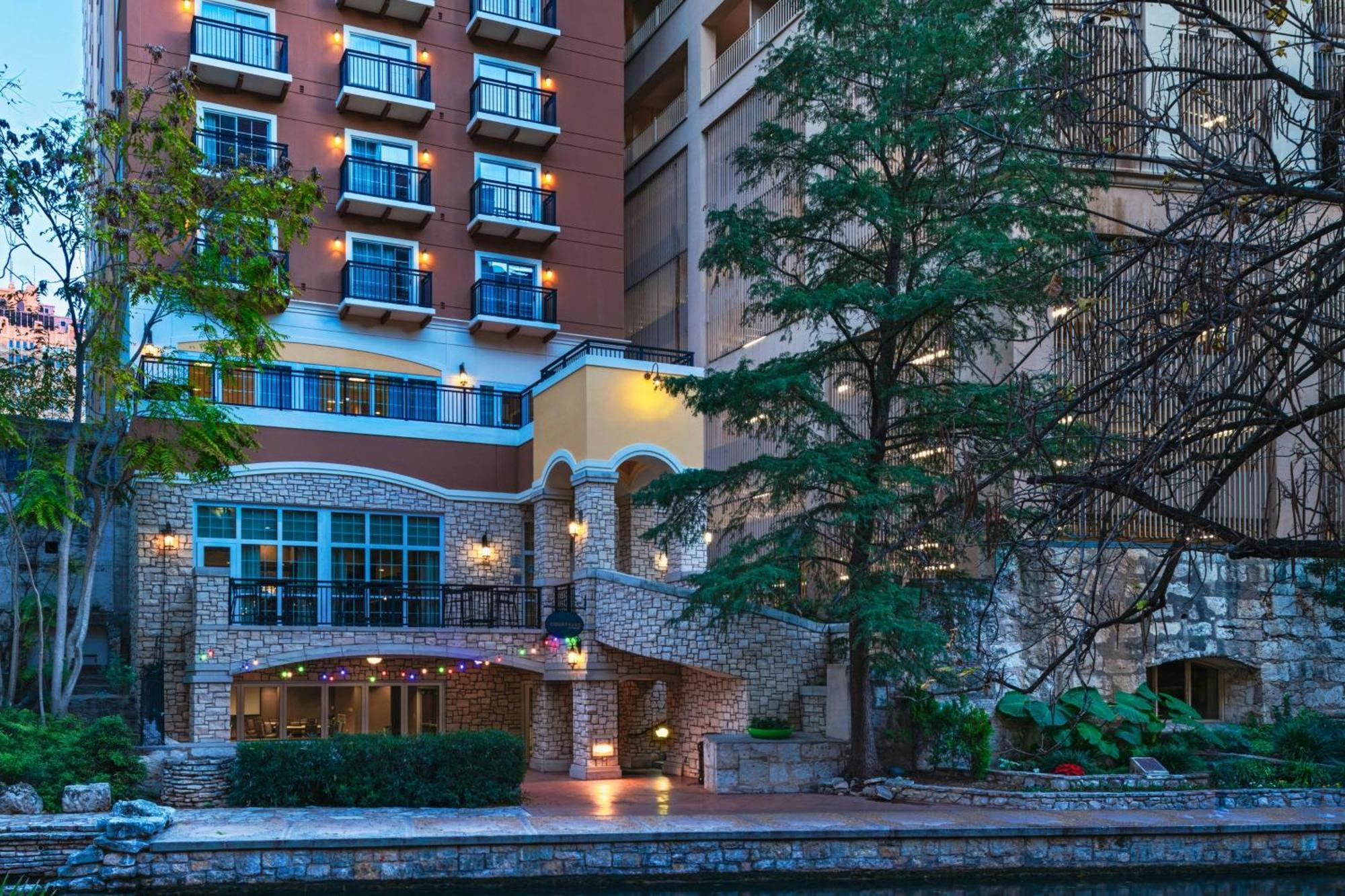 Courtyard By Marriott Riverwalk