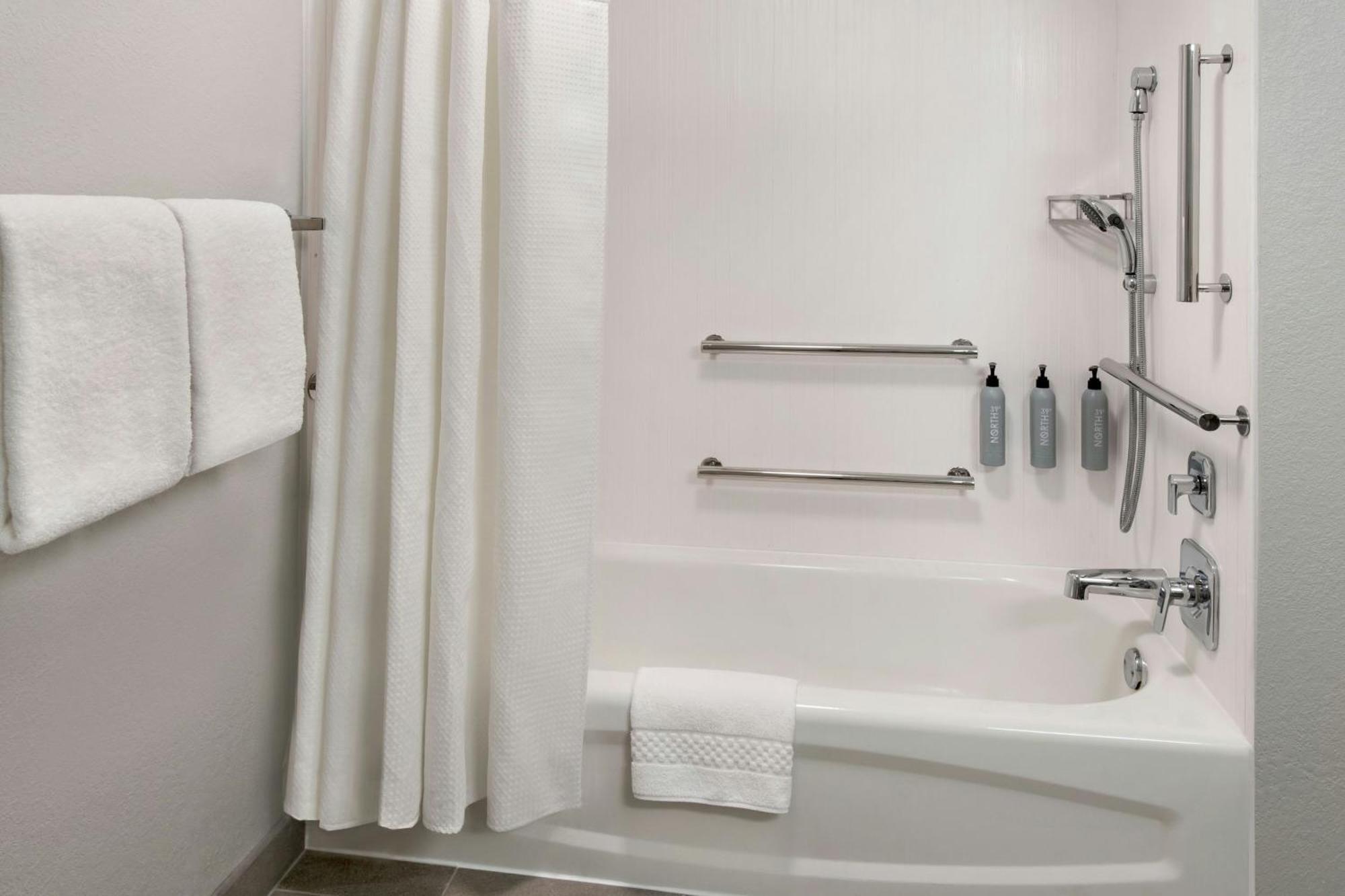 Courtyard By Marriott Riverwalk 3*