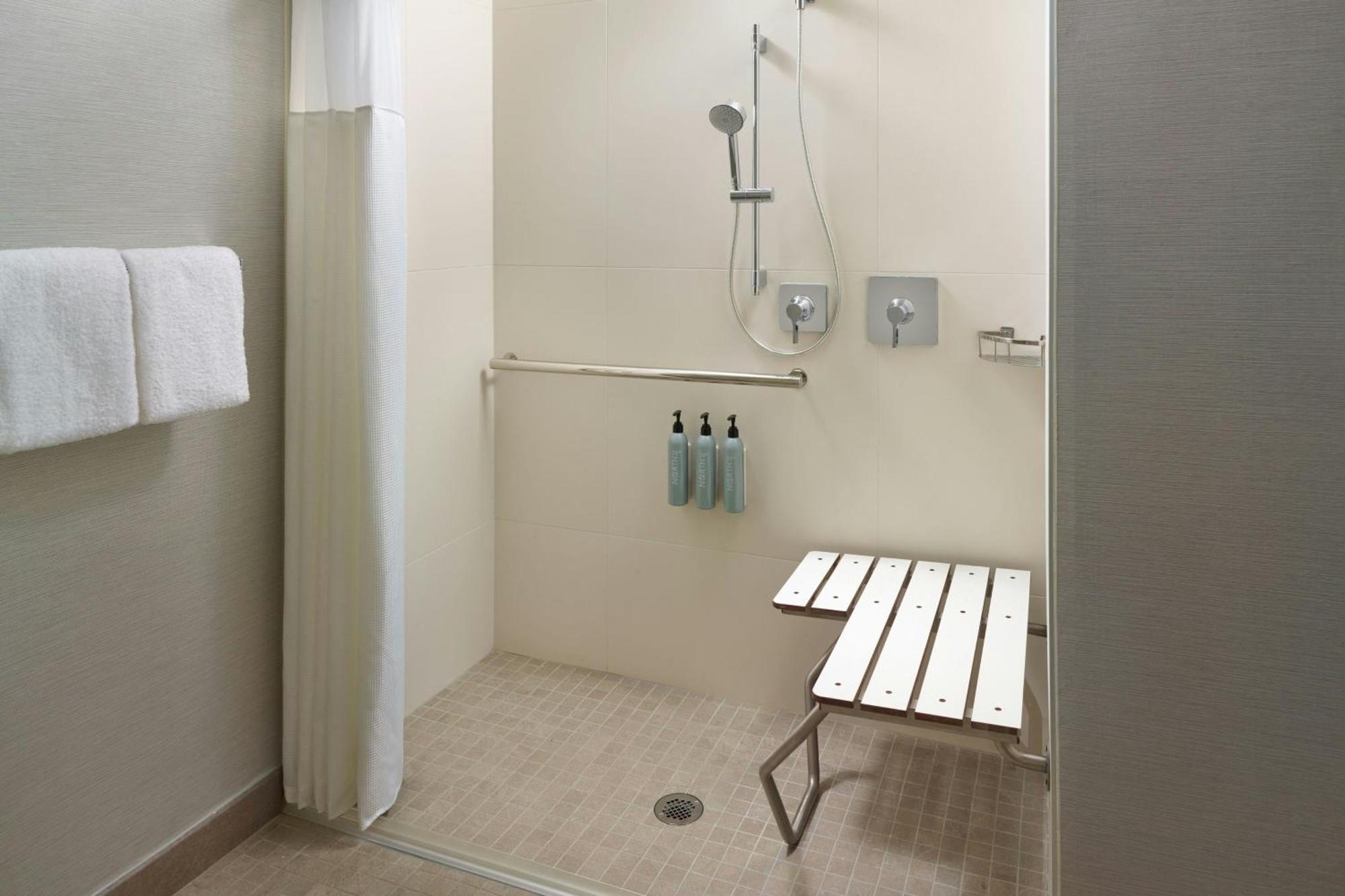 Courtyard By Marriott Riverwalk Hotel