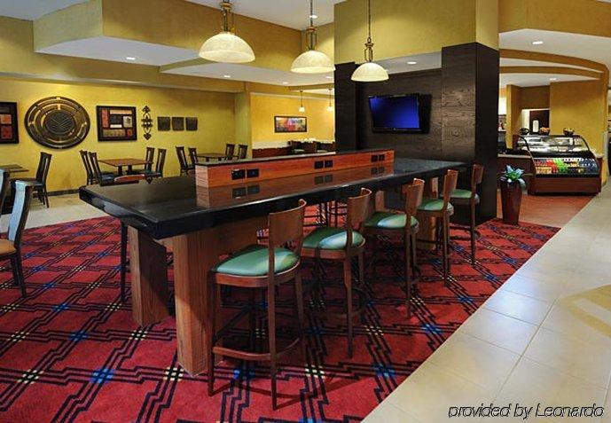 Courtyard By Marriott Riverwalk Hotel
