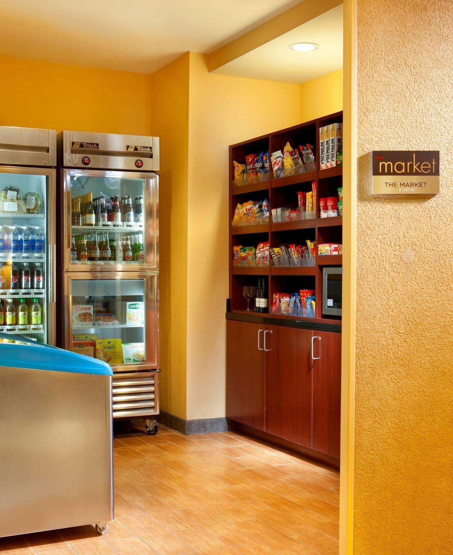 Courtyard By Marriott Riverwalk Hotel