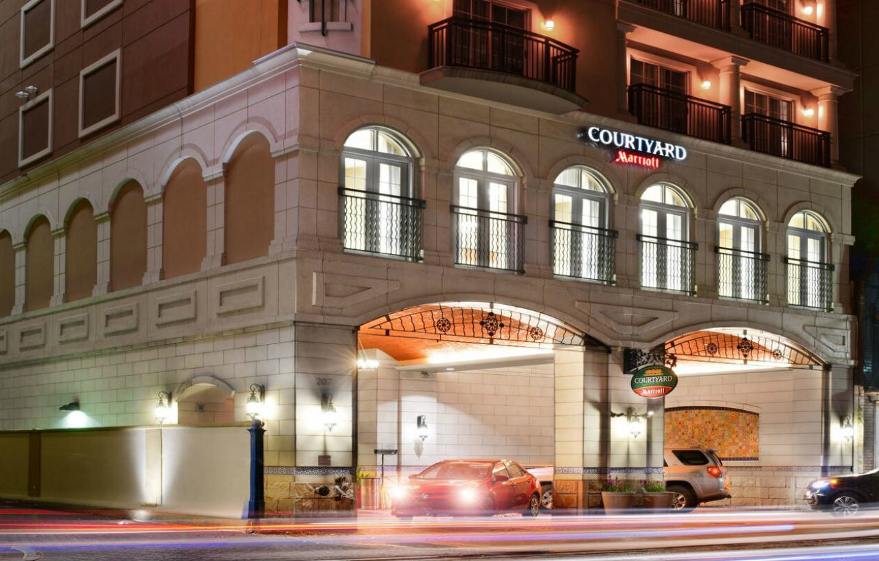 Courtyard By Marriott Riverwalk Hotel 3*