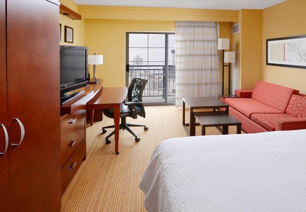Courtyard By Marriott Riverwalk