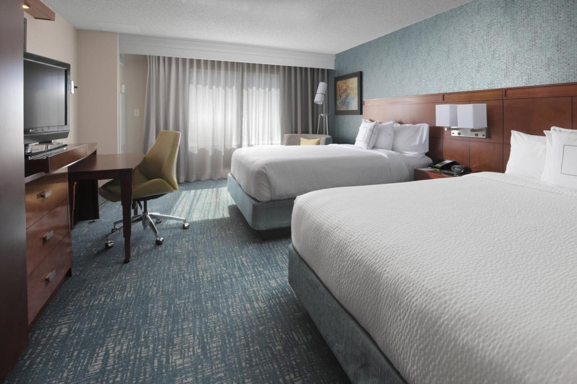 Courtyard By Marriott Riverwalk Hotel